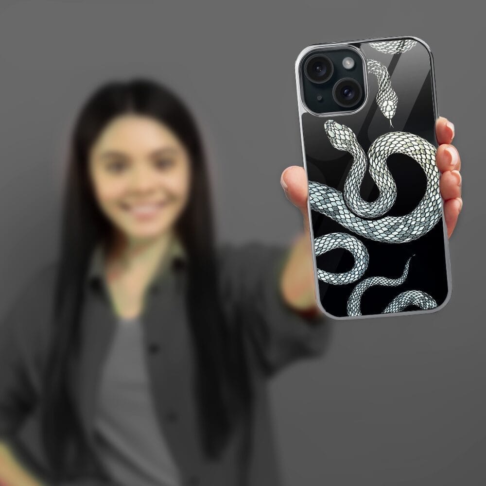 Etui do iPhone 14 IBIZU Elite Glass, szklany tył, węże ze srebrem, srebrne - obrazek 7