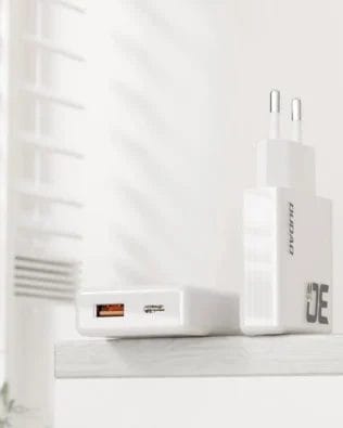 Ładowarka sieciowa Ultra Slim na dwa porty USB i USB Typ C, PD 30W, cienka, biała